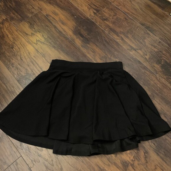 Black skort - Picture 1 of 2